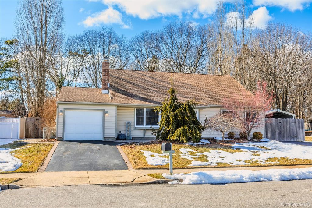 193 Glen Summer Road, Holbrook, NY 11741