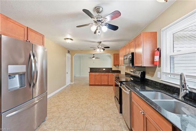 100 Bramston DR, Hampton, VA 23666