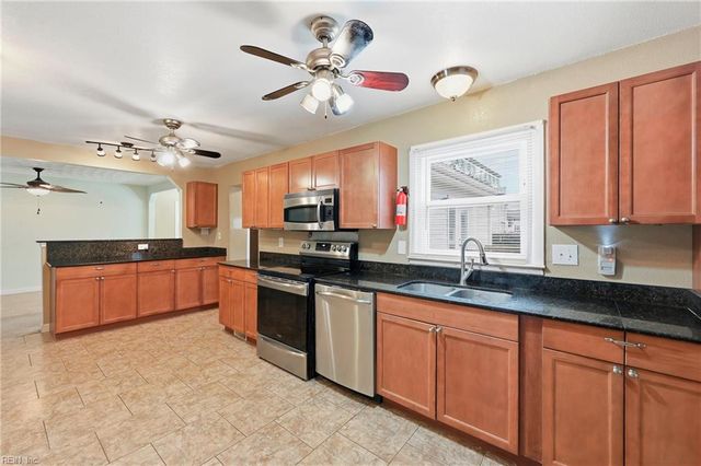 100 Bramston DR, Hampton, VA 23666