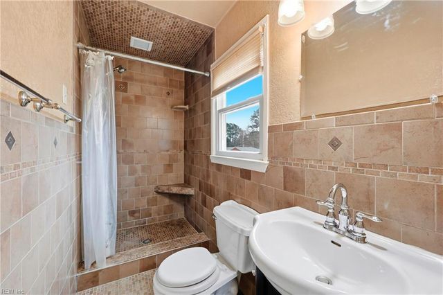 100 Bramston DR, Hampton, VA 23666