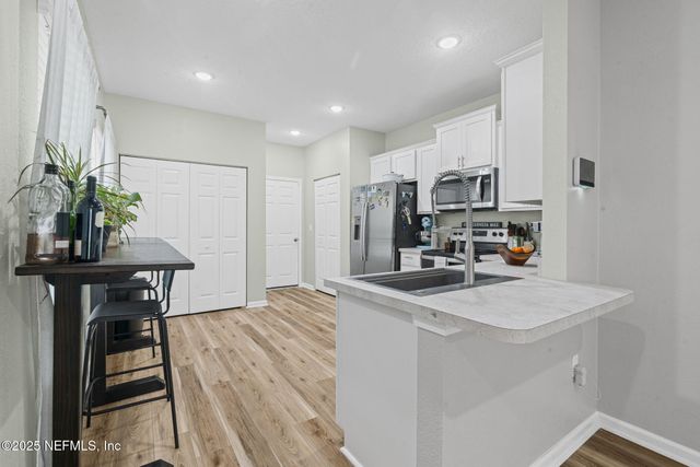 852 CAPITOL Parkway, Jacksonville, FL 32218