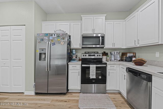 852 CAPITOL Parkway, Jacksonville, FL 32218