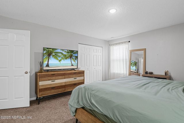 852 CAPITOL Parkway, Jacksonville, FL 32218