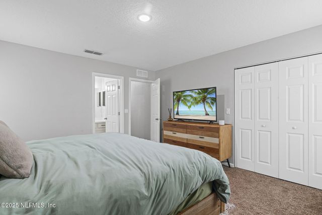 852 CAPITOL Parkway, Jacksonville, FL 32218