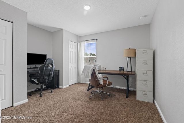 852 CAPITOL Parkway, Jacksonville, FL 32218