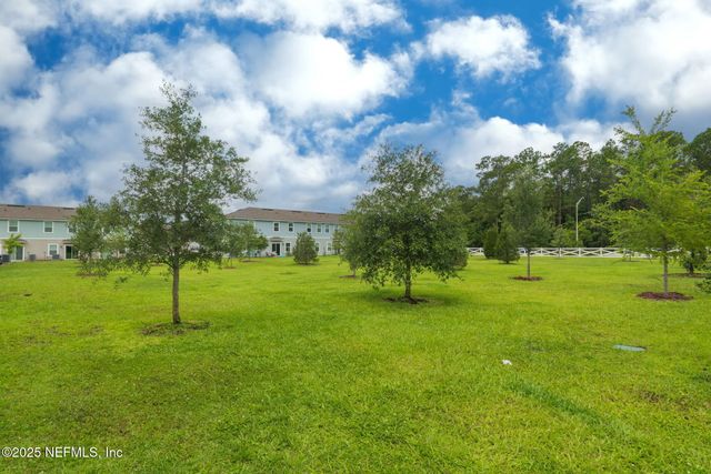 852 CAPITOL Parkway, Jacksonville, FL 32218