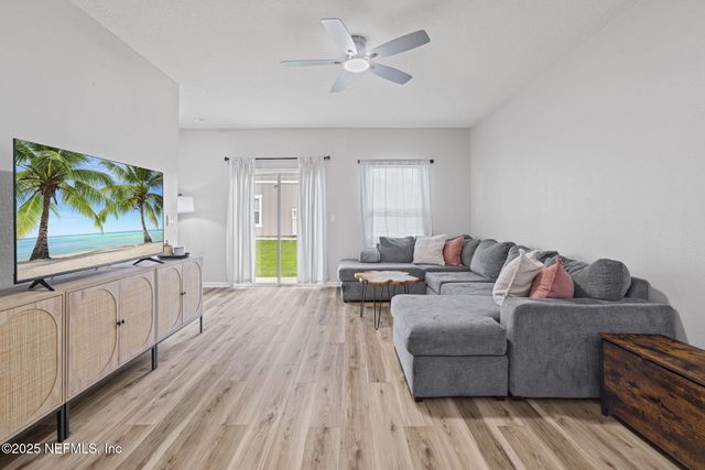 852 CAPITOL Parkway, Jacksonville, FL 32218