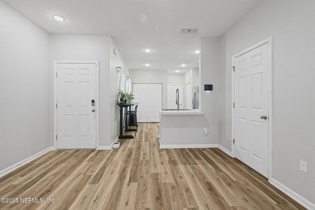 852 CAPITOL Parkway, Jacksonville, FL 32218
