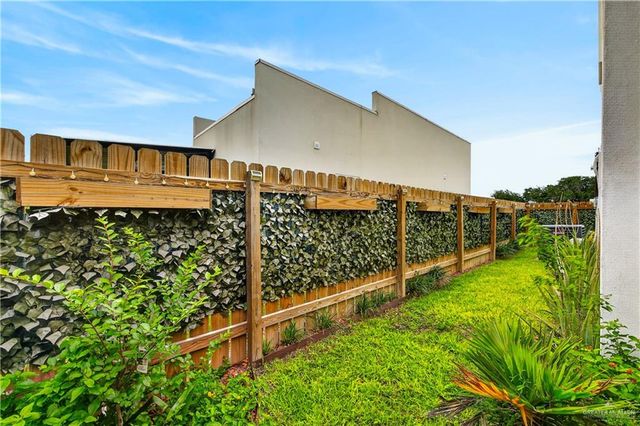 1613 W B Street, Mission, TX 78572