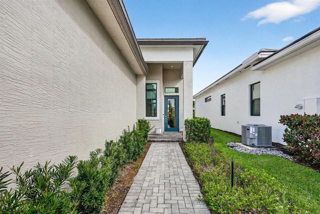 9043 SW Vetta Way, Port St. Lucie, FL 34987