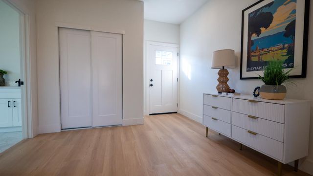 833 Holly Dr, Lodi, CA 95240