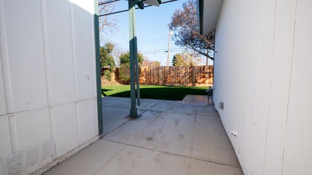 833 Holly Dr, Lodi, CA 95240