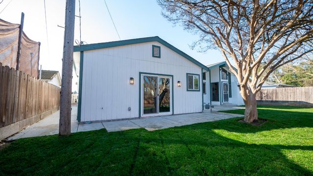 833 Holly Dr, Lodi, CA 95240