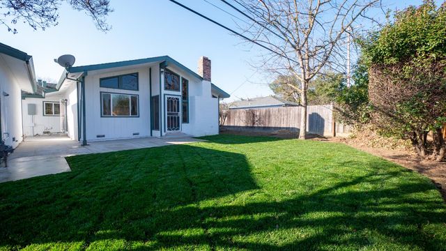 833 Holly Dr, Lodi, CA 95240