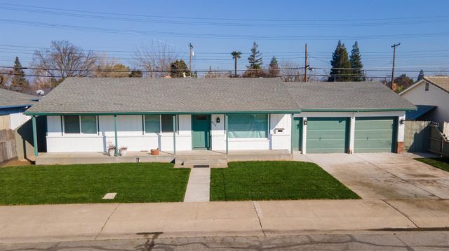 833 Holly Dr, Lodi, CA 95240