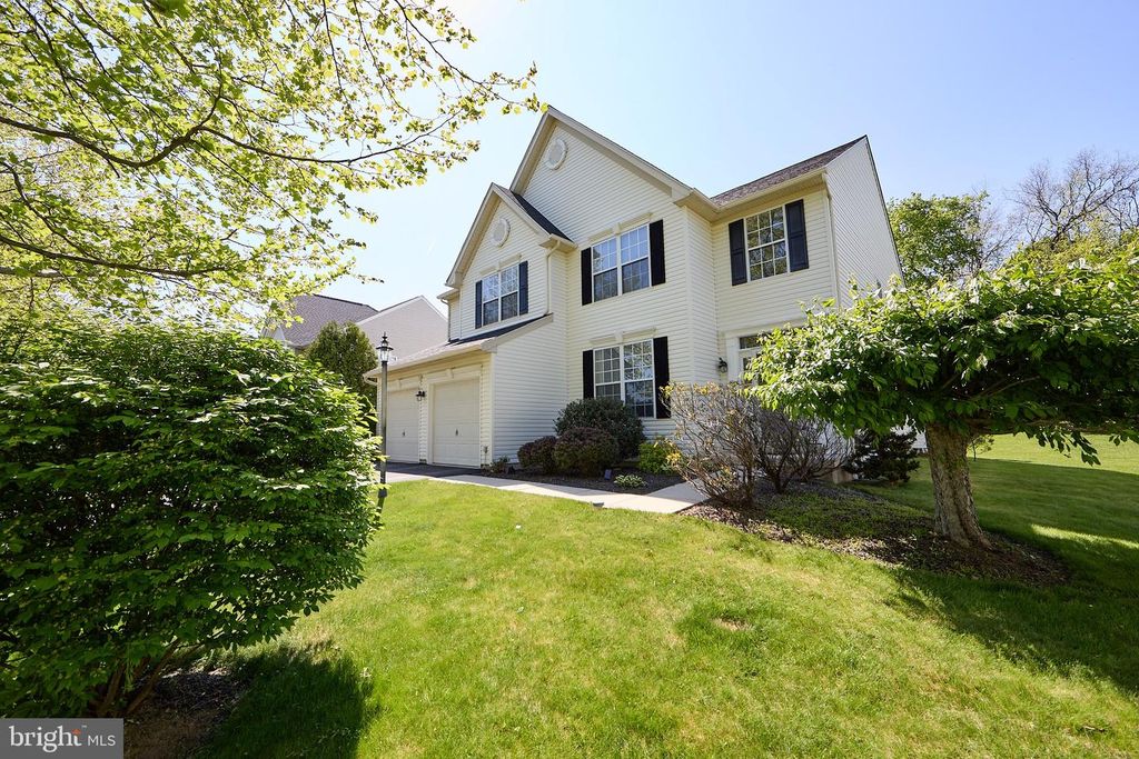 305 MCFARLAND DR, Downingtown, PA 19335