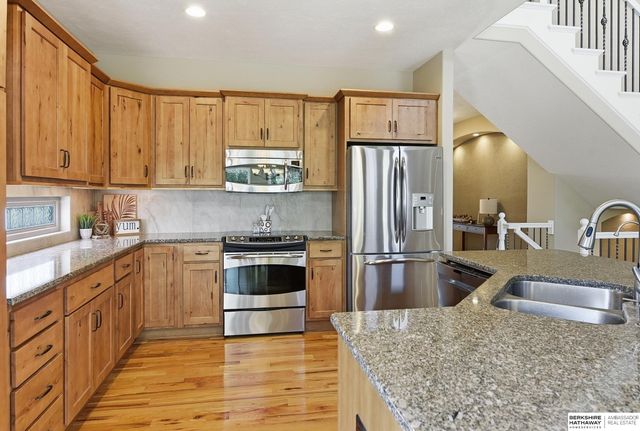 1421 White Pine Circle, Papillion, NE 68046