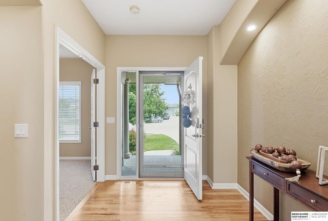 1421 White Pine Circle, Papillion, NE 68046