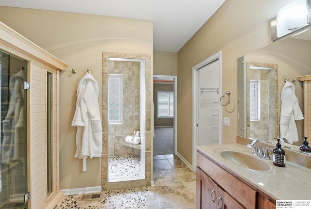 1421 White Pine Circle, Papillion, NE 68046
