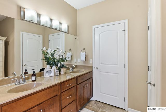 1421 White Pine Circle, Papillion, NE 68046