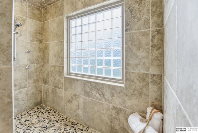 1421 White Pine Circle, Papillion, NE 68046