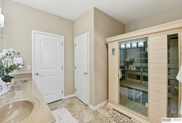 1421 White Pine Circle, Papillion, NE 68046