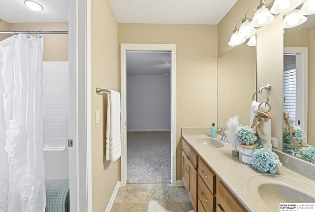 1421 White Pine Circle, Papillion, NE 68046