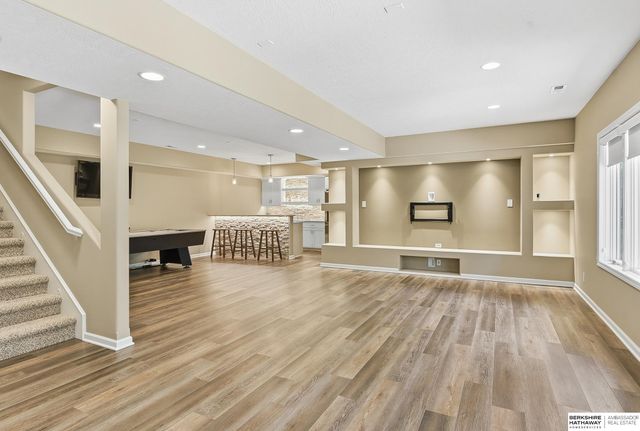 1421 White Pine Circle, Papillion, NE 68046
