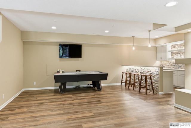 1421 White Pine Circle, Papillion, NE 68046