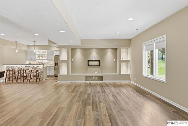 1421 White Pine Circle, Papillion, NE 68046