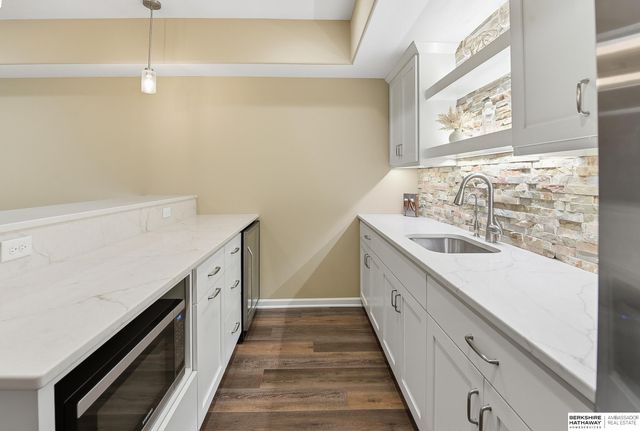 1421 White Pine Circle, Papillion, NE 68046