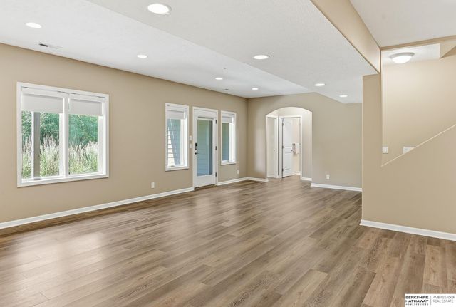 1421 White Pine Circle, Papillion, NE 68046