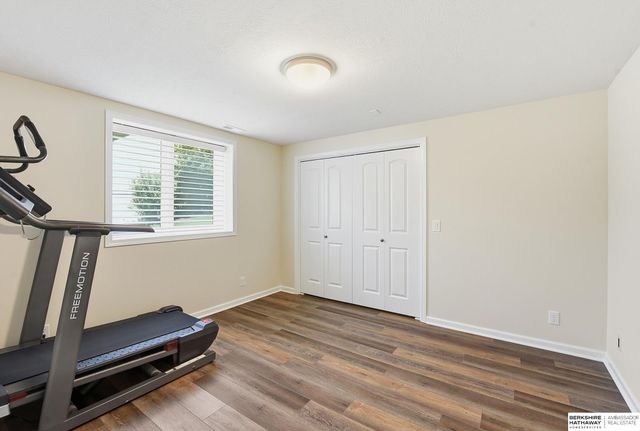 1421 White Pine Circle, Papillion, NE 68046