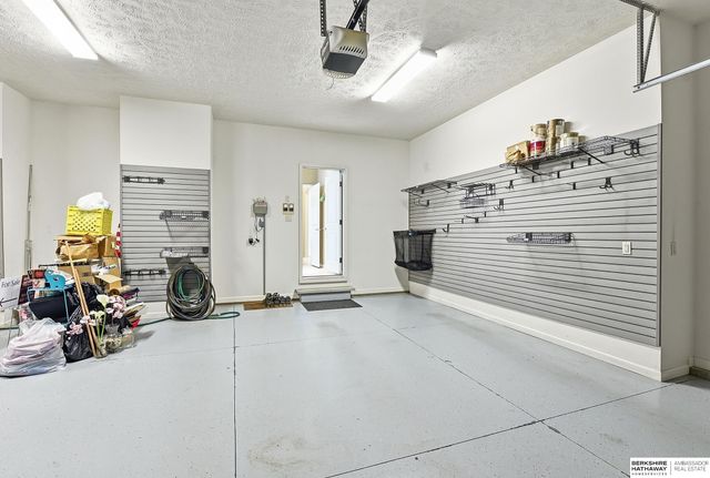 1421 White Pine Circle, Papillion, NE 68046