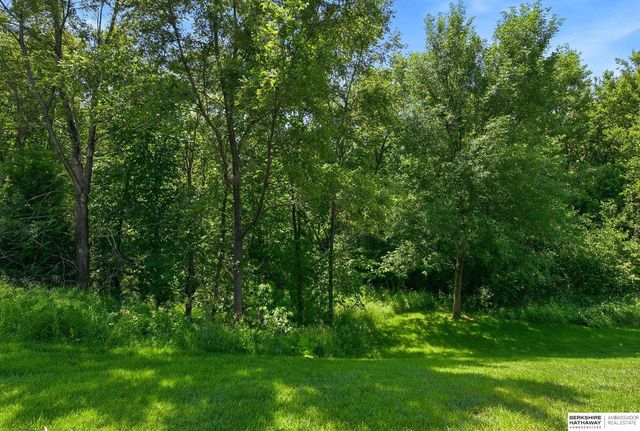 1421 White Pine Circle, Papillion, NE 68046
