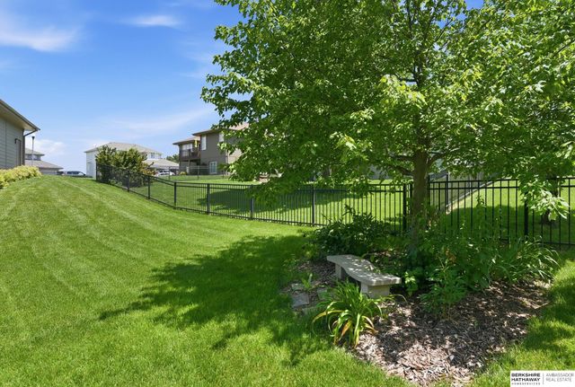 1421 White Pine Circle, Papillion, NE 68046