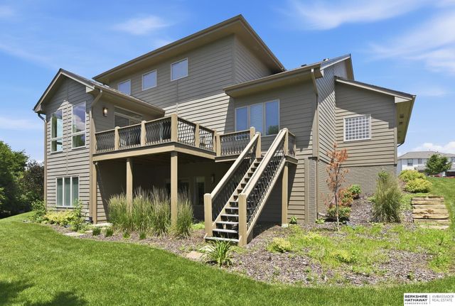 1421 White Pine Circle, Papillion, NE 68046