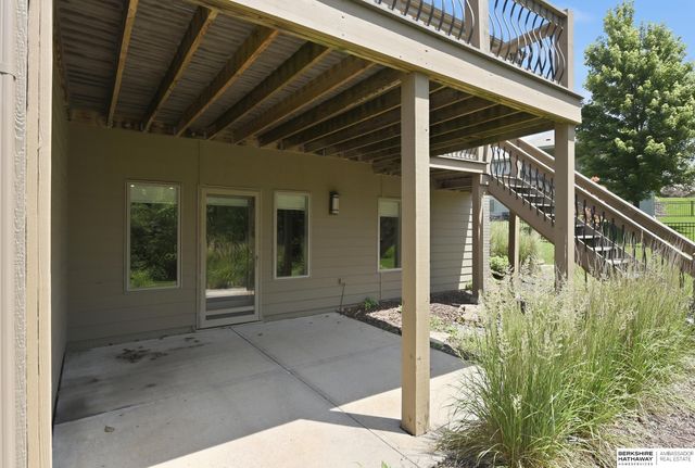 1421 White Pine Circle, Papillion, NE 68046