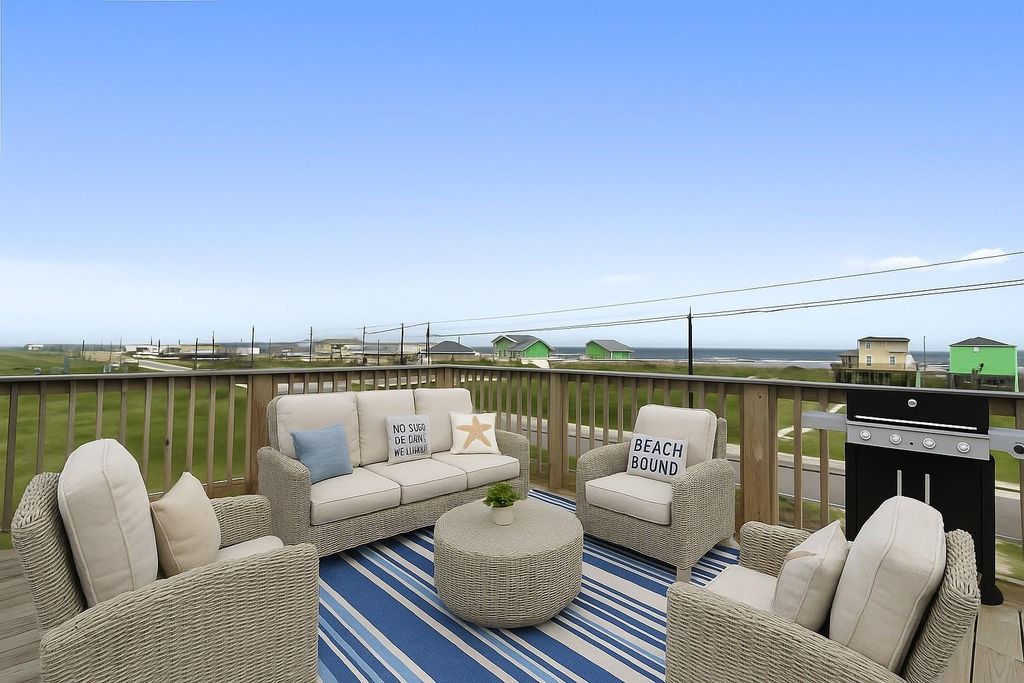 2031 Bluewater Hwy, Surfside Beach, TX 77541