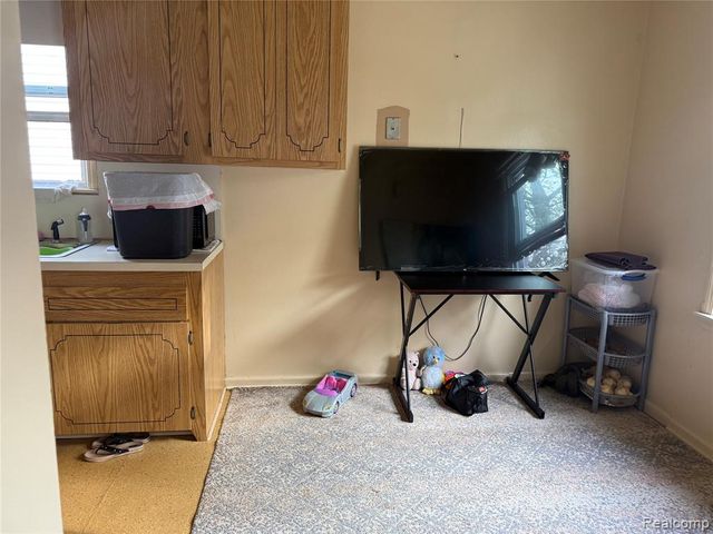 7618 Hazelton Street, Dearborn Heights, MI 48127