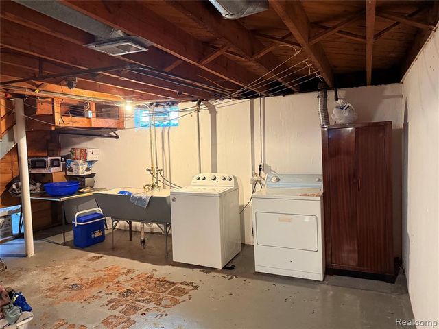 7618 Hazelton Street, Dearborn Heights, MI 48127