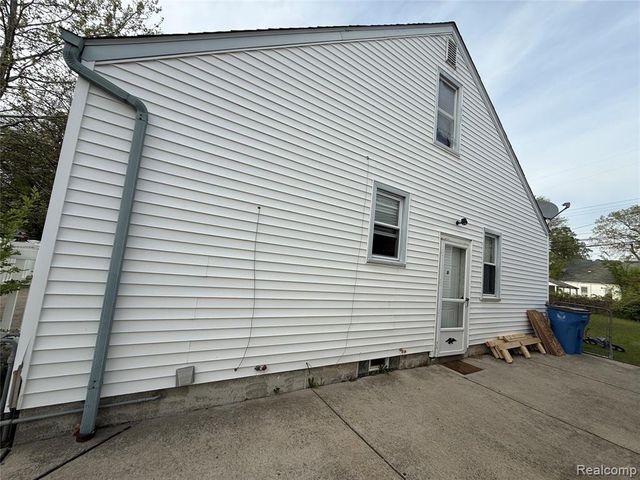7618 Hazelton Street, Dearborn Heights, MI 48127