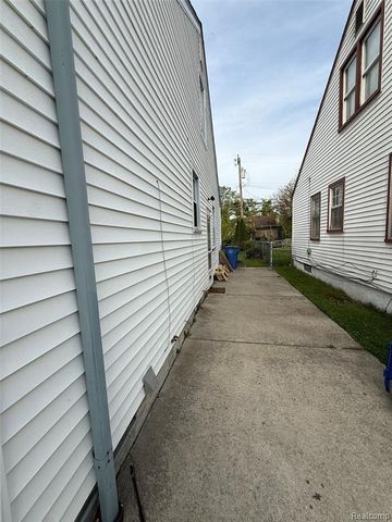 7618 Hazelton Street, Dearborn Heights, MI 48127
