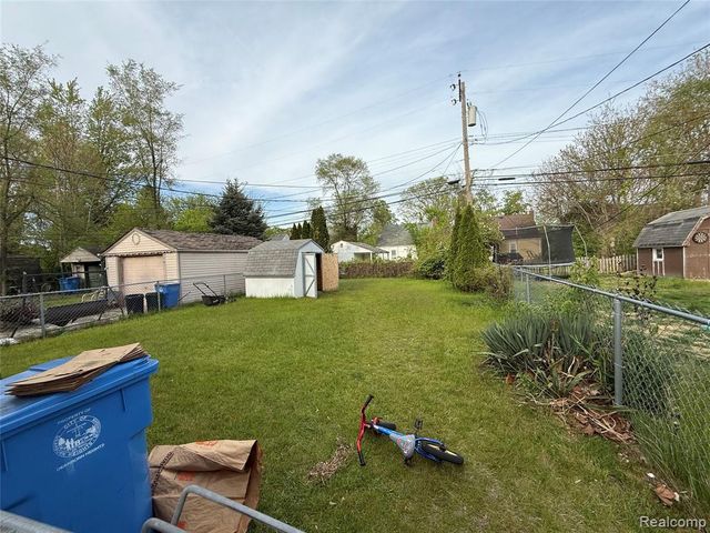 7618 Hazelton Street, Dearborn Heights, MI 48127