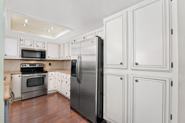 1906 University Park Dr, Sacramento, CA 95825