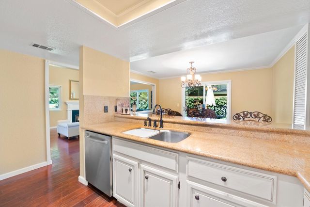 1906 University Park Dr, Sacramento, CA 95825