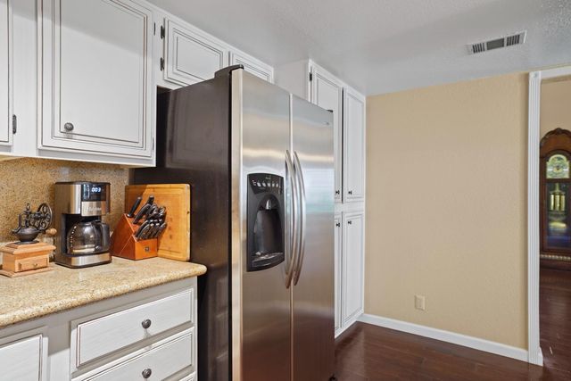 1906 University Park Dr, Sacramento, CA 95825