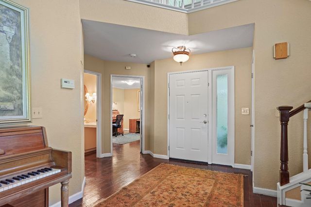 1906 University Park Dr, Sacramento, CA 95825