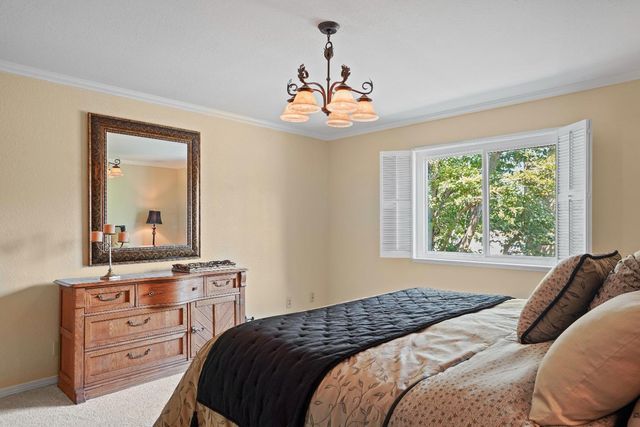 1906 University Park Dr, Sacramento, CA 95825