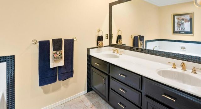 1906 University Park Dr, Sacramento, CA 95825